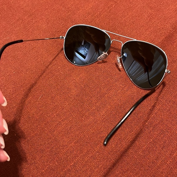 MAKE AN OFFER - Brand New, Ray-Ban Aviator Polarized Sunglasses - Picture 6 of 9